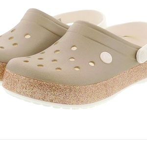 NWOT Crocband Printed Clog Metallic Champagne